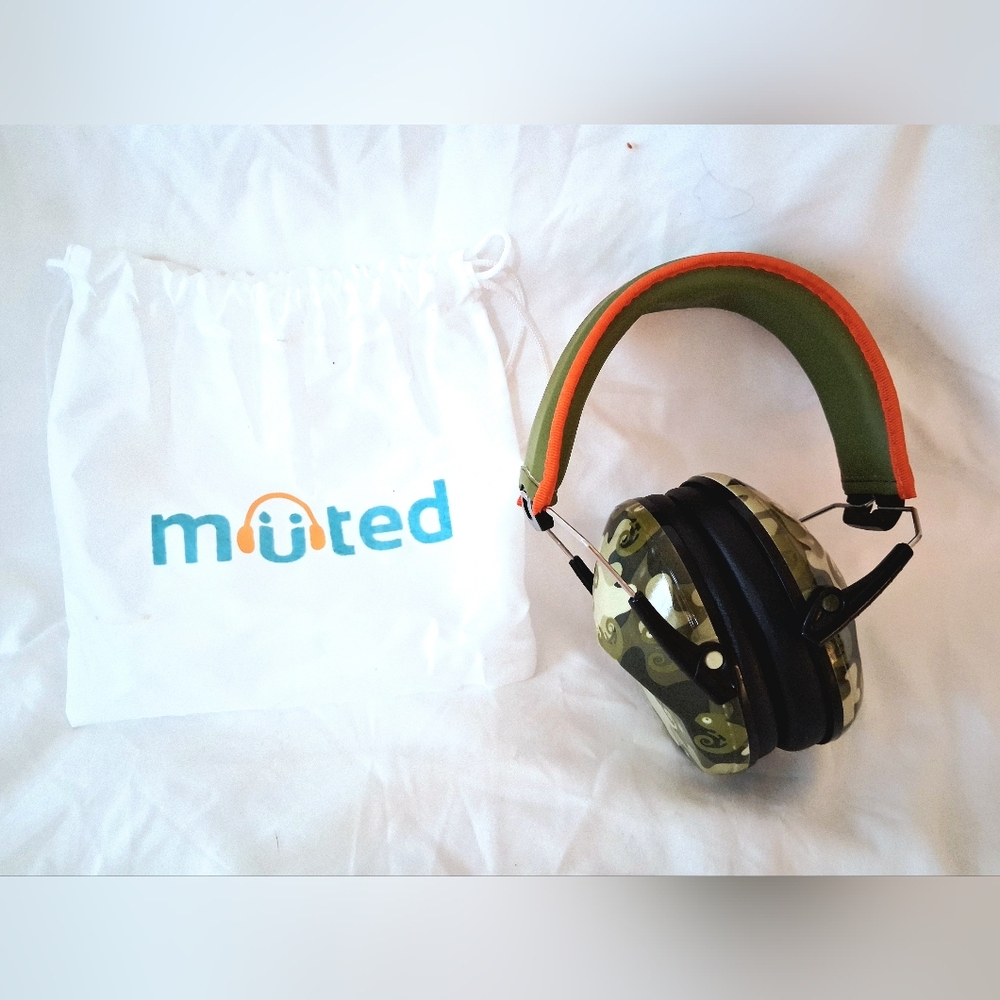 MUTED Big Kids Adjustable Noice  Cancelling Ear Muffs In Chameleon Green